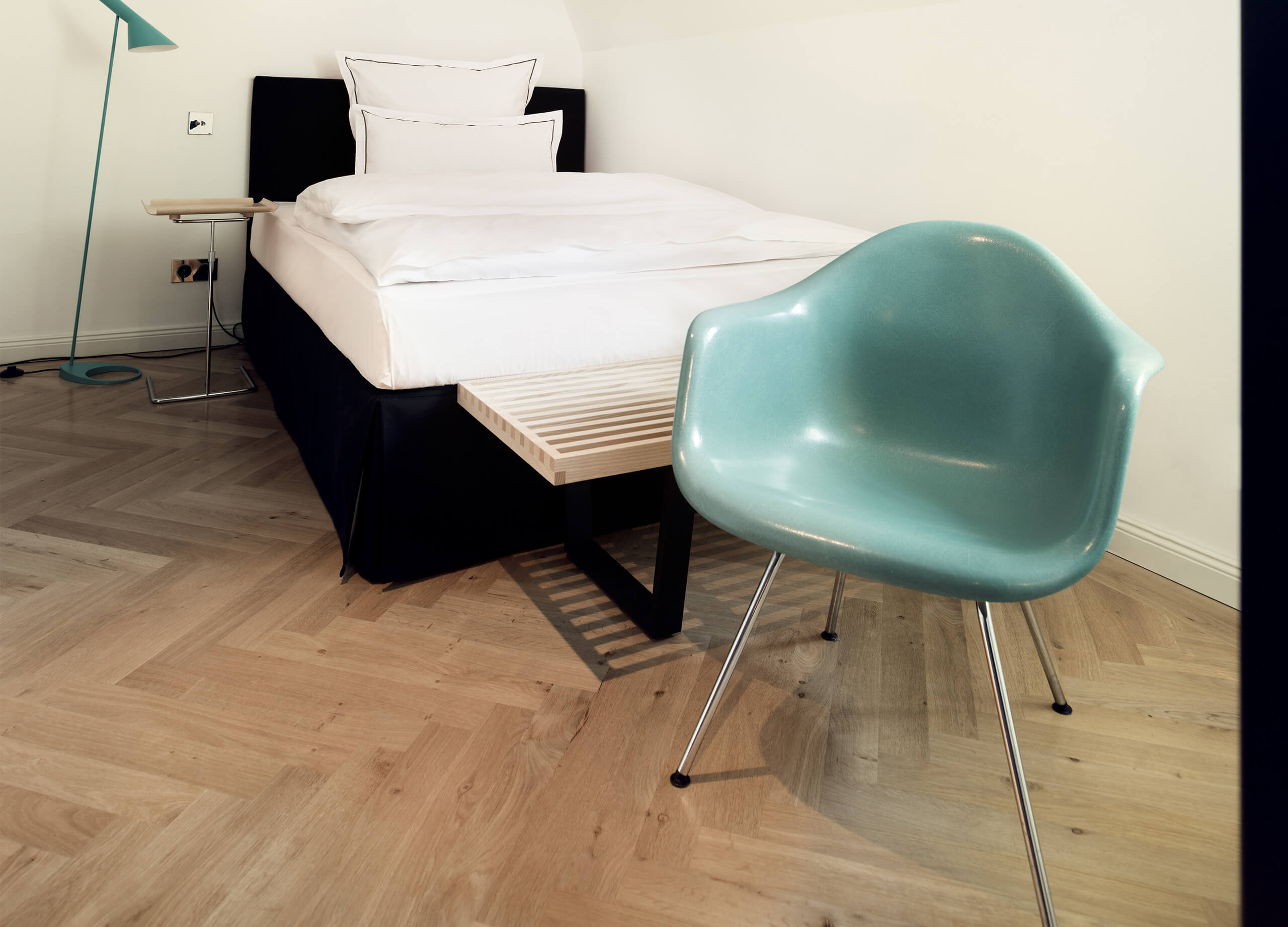 Eames Plastic Armchair RE DAX