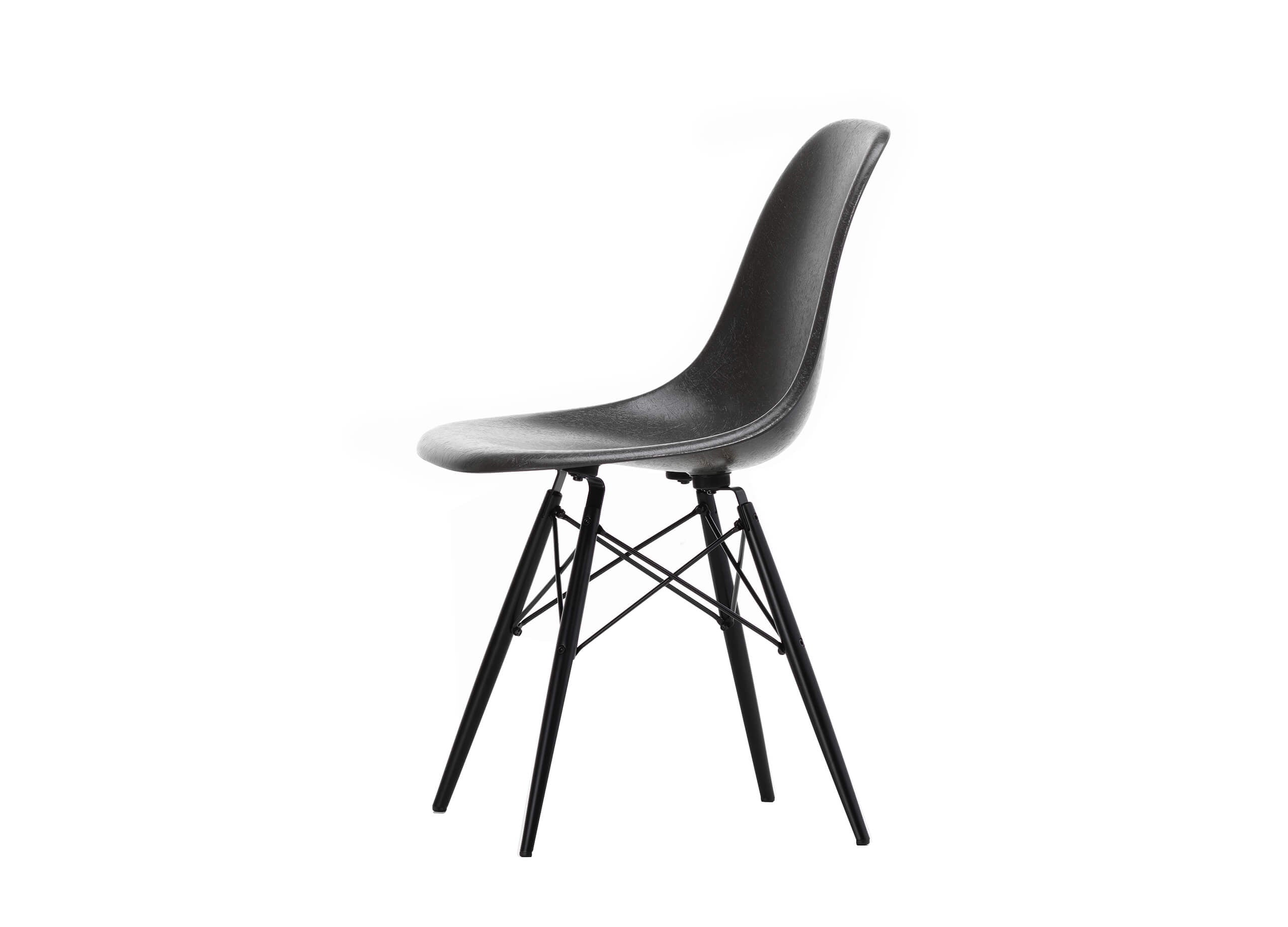 Eames Fiberglass Chair DSW