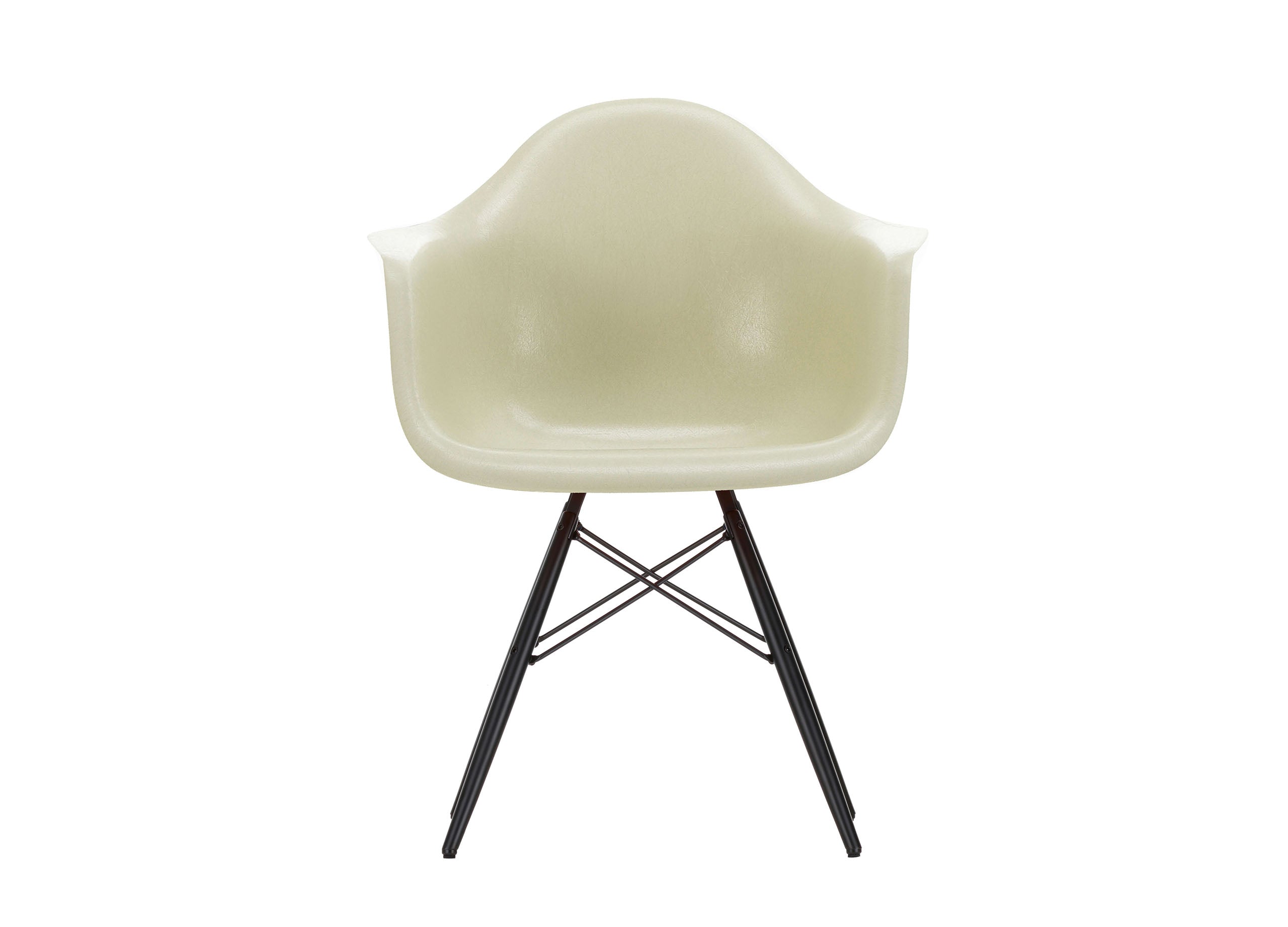 Eames Fiberglass Armchair DAW