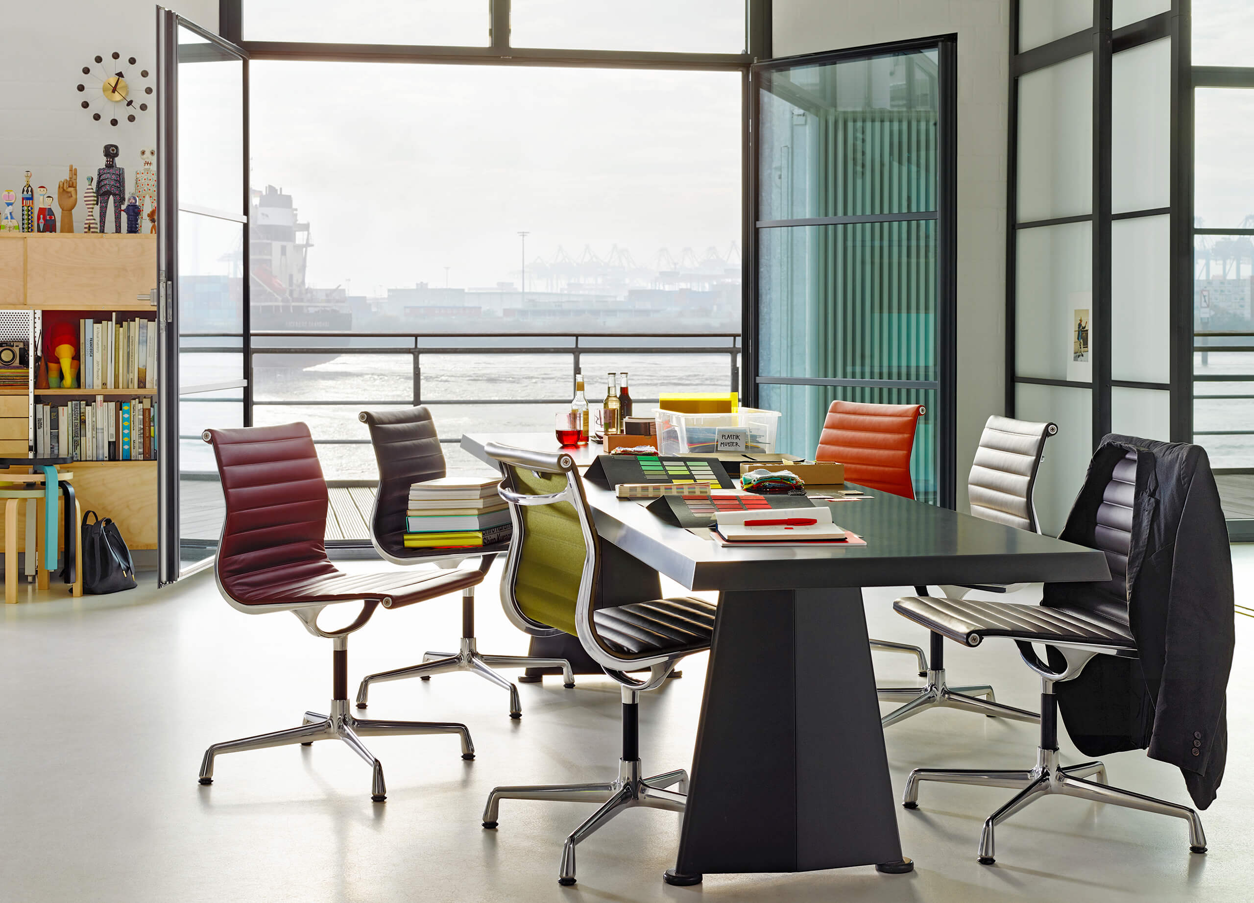 Aluminium Chair EA 101