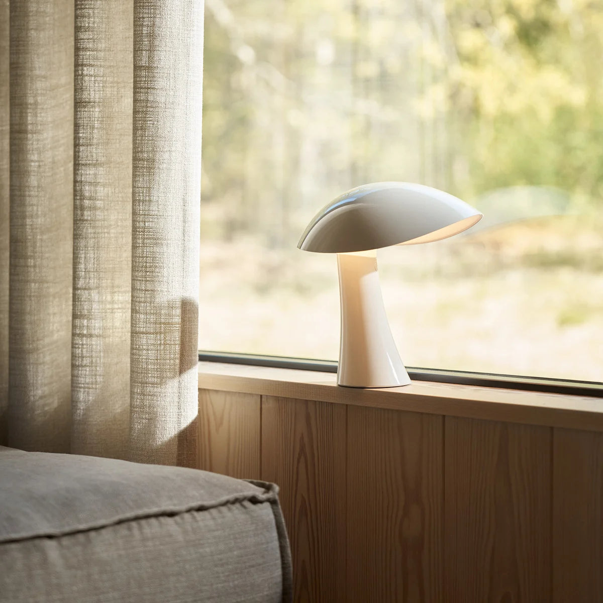 Louis Poulsen Rumee 220 Portable Tischleuchte