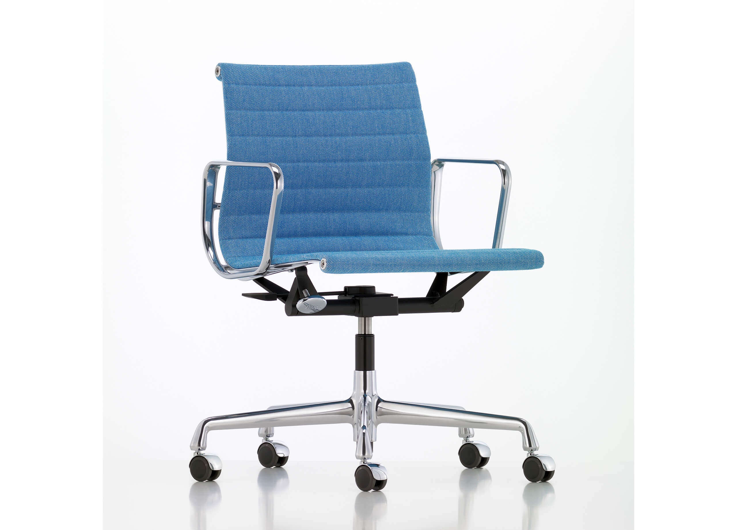 Aluminium Chair EA 118