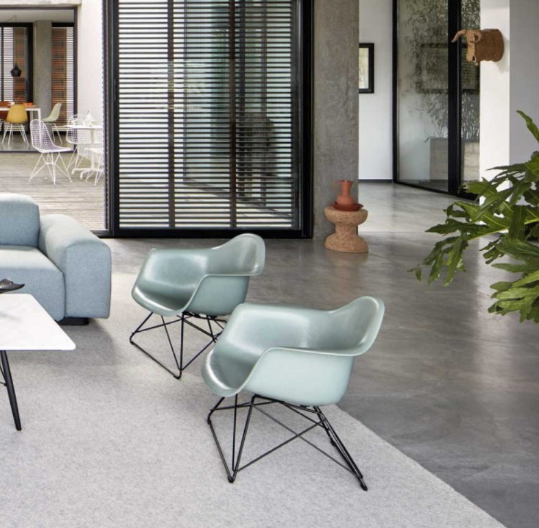 Eames Fiberglass Armchair LAR