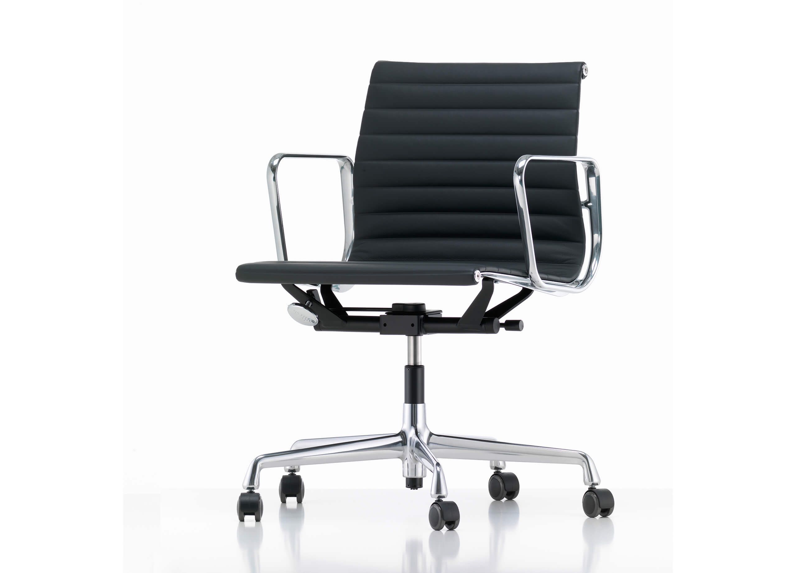 Aluminium Chair EA 117