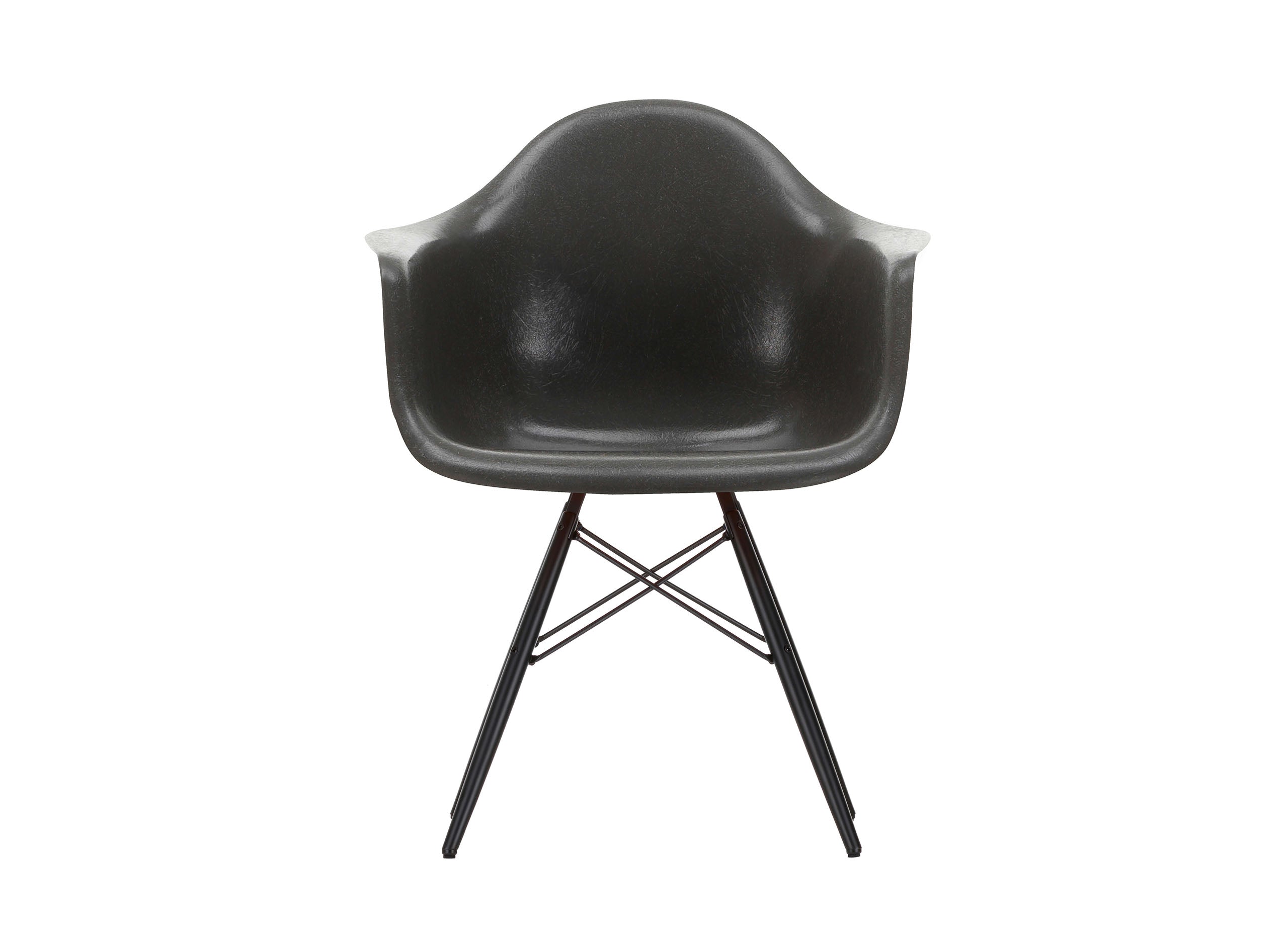 Eames Fiberglass Armchair DAW