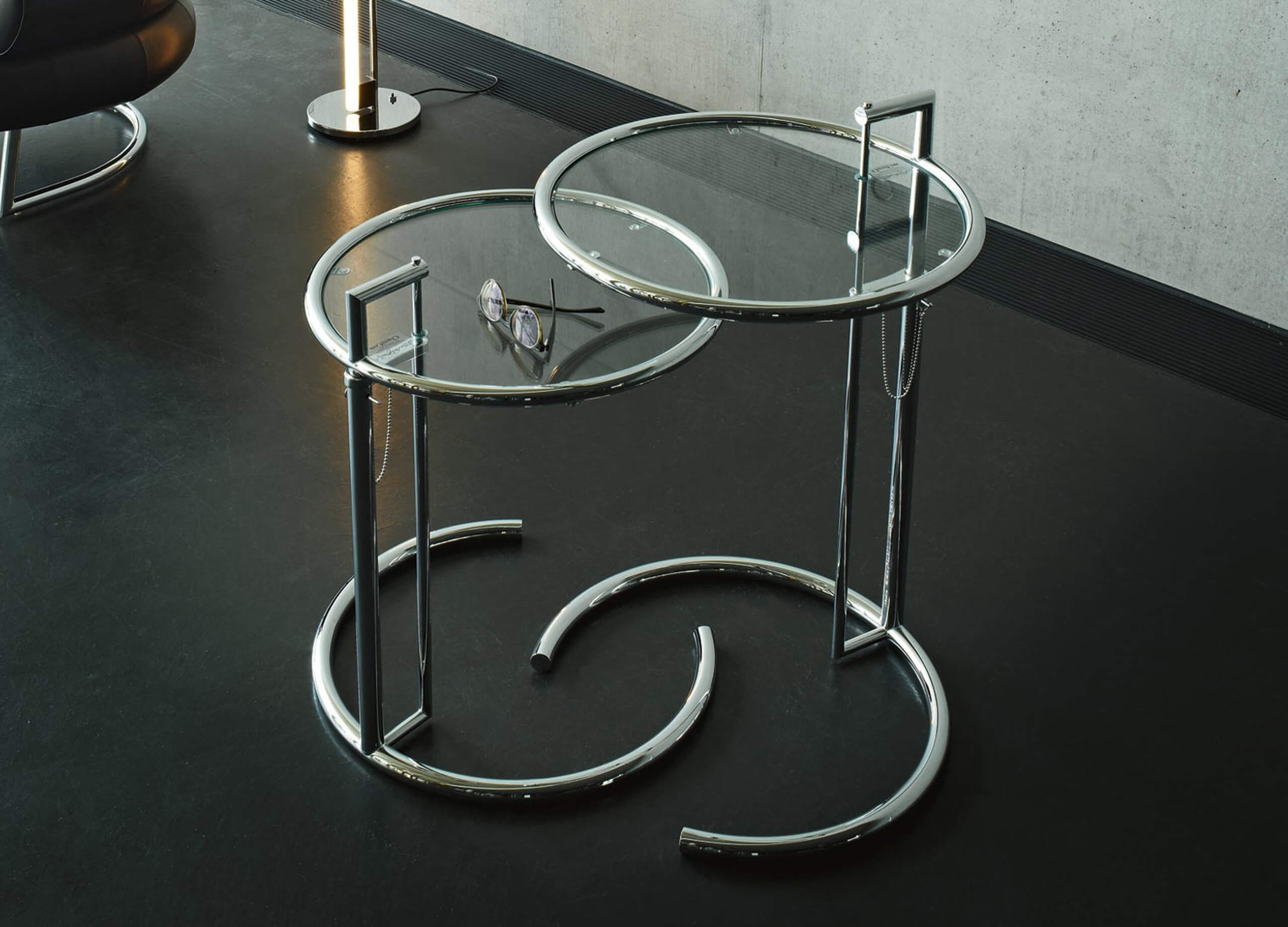 Adjustable Table E1027