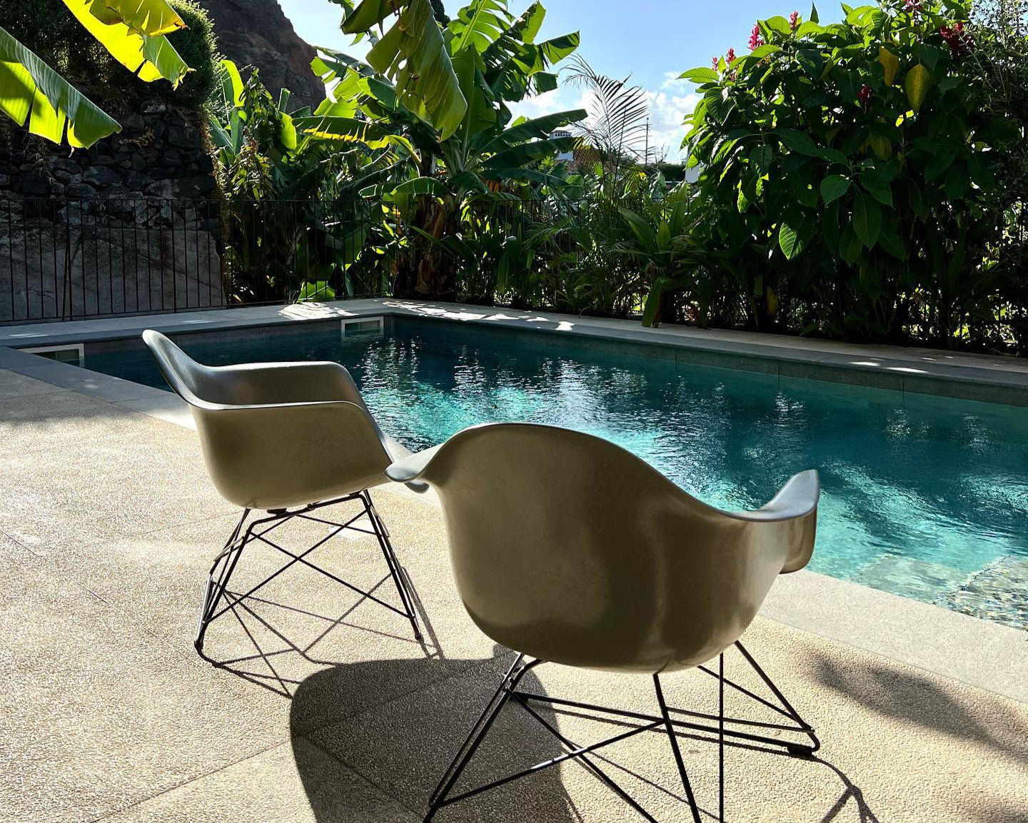 Eames Fiberglass Armchair LAR