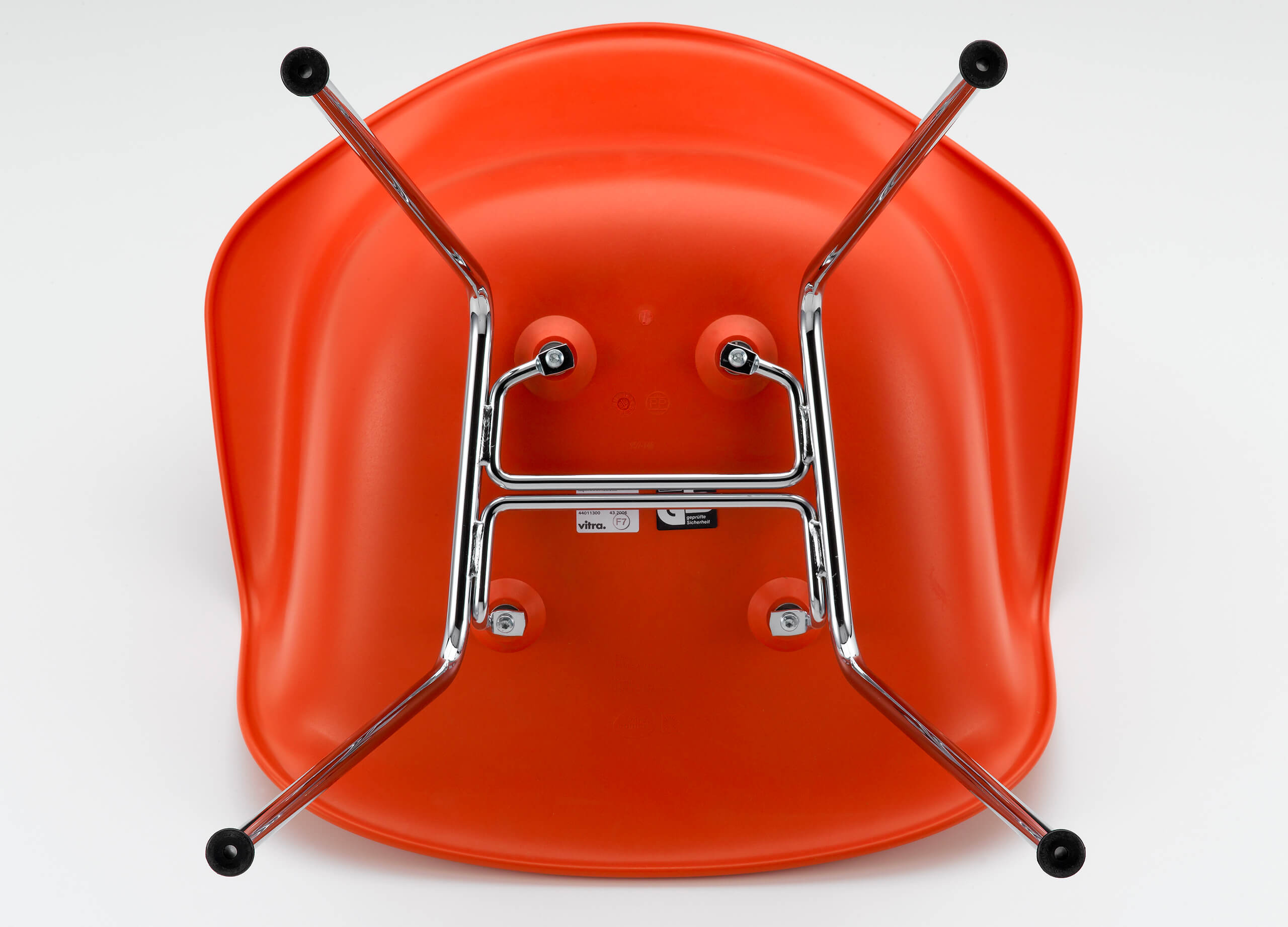 Eames Plastic Armchair RE DAX