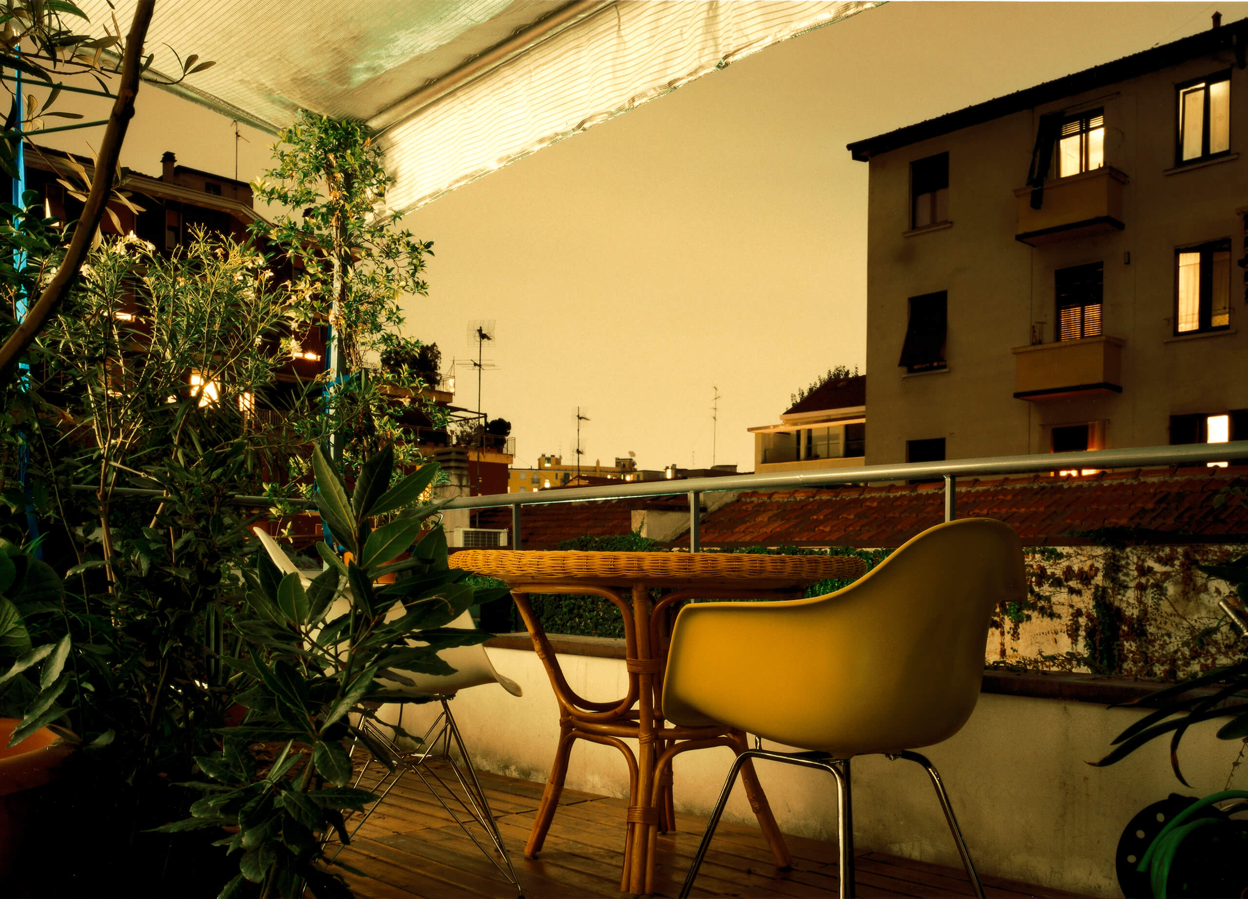Eames Plastic Armchair RE DAR