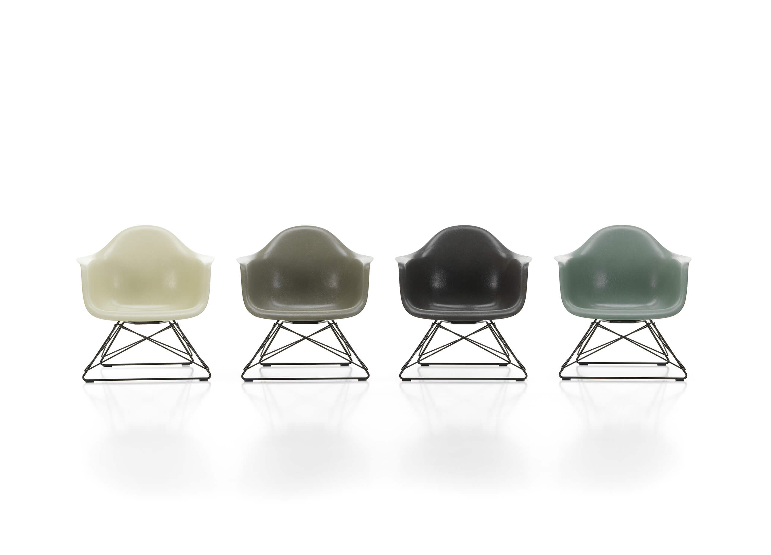 Eames Fiberglass Armchair LAR