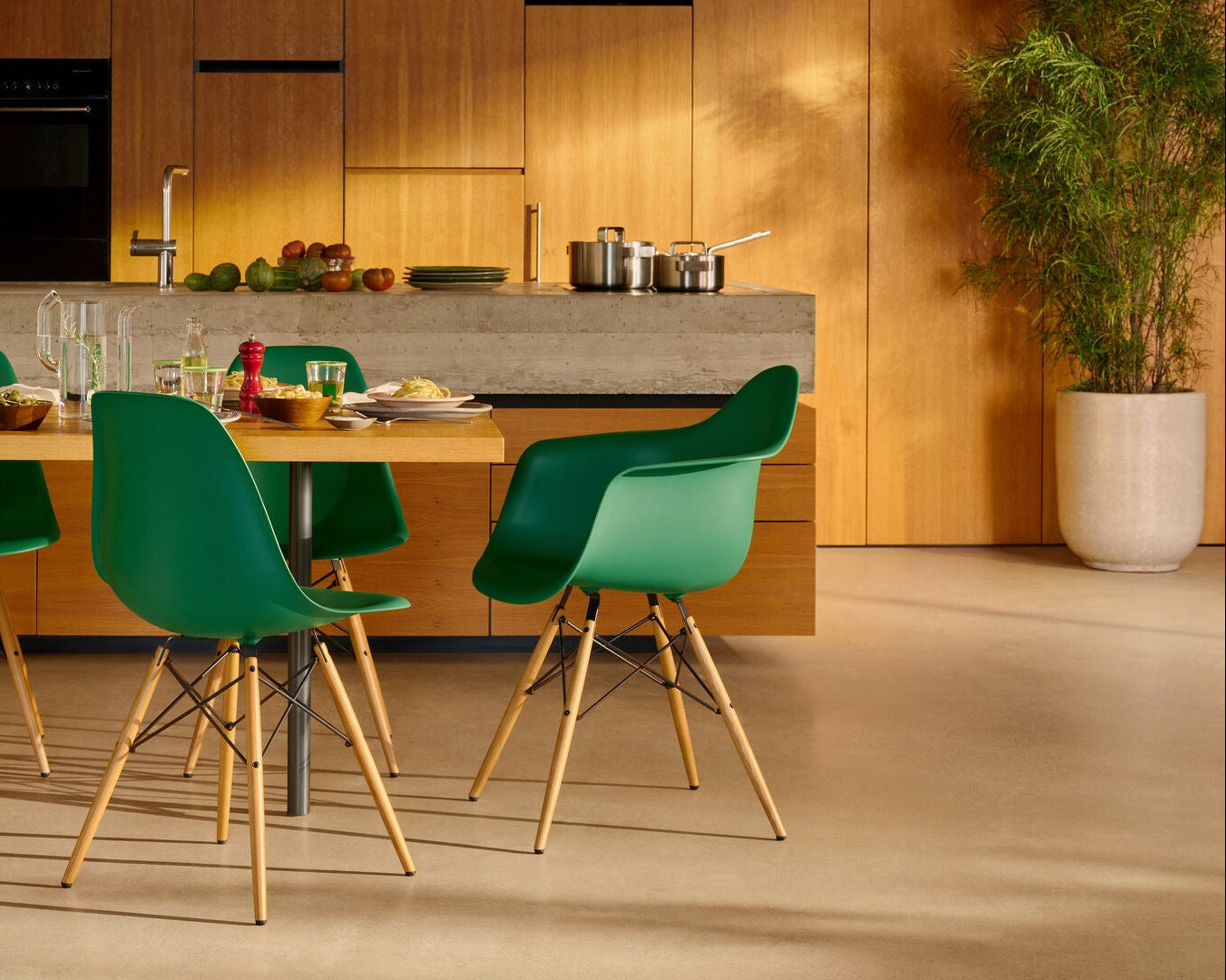 Eames Plastic Armchair RE DAW