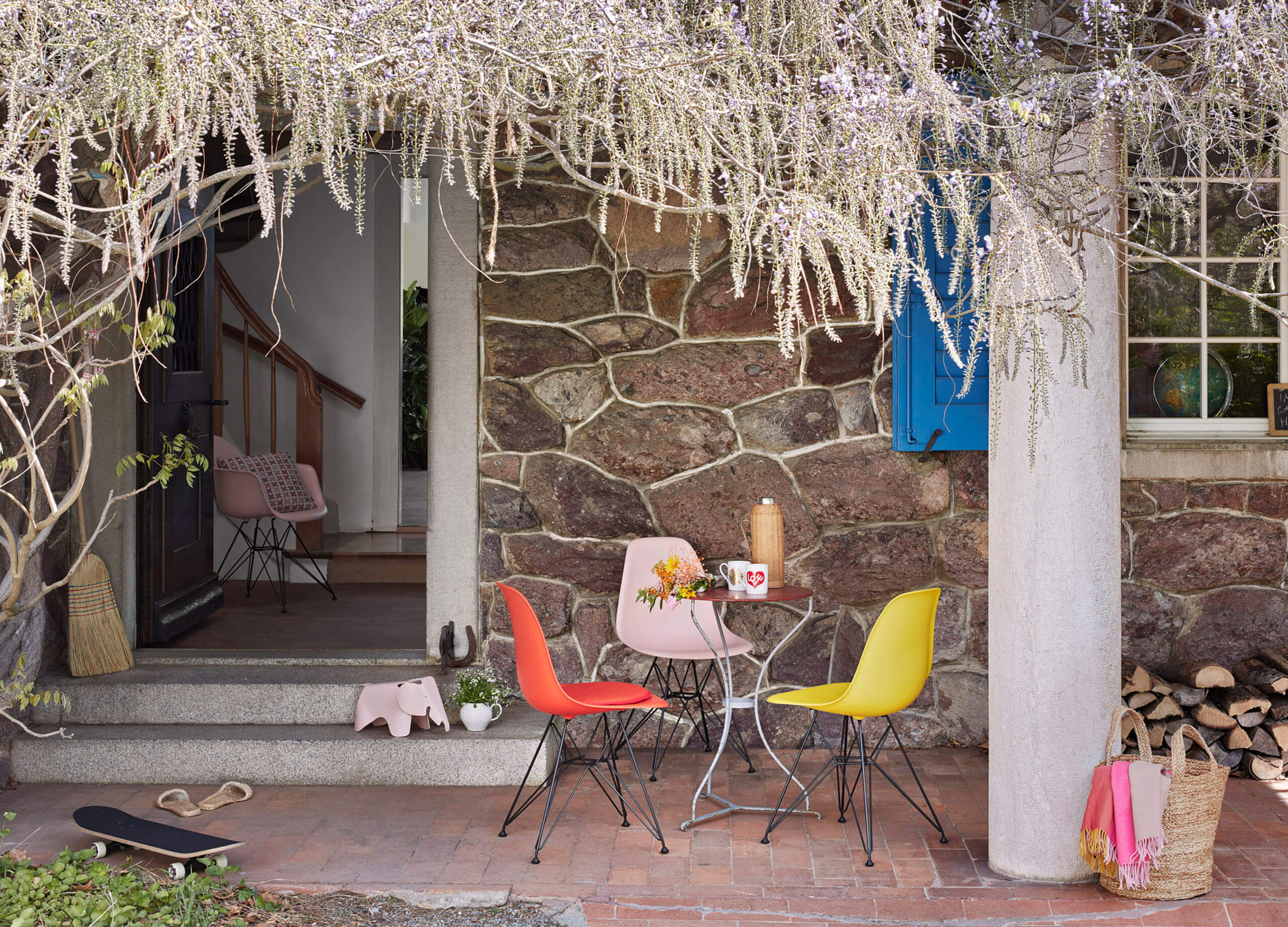 DSR Eames Plastic Side Chair