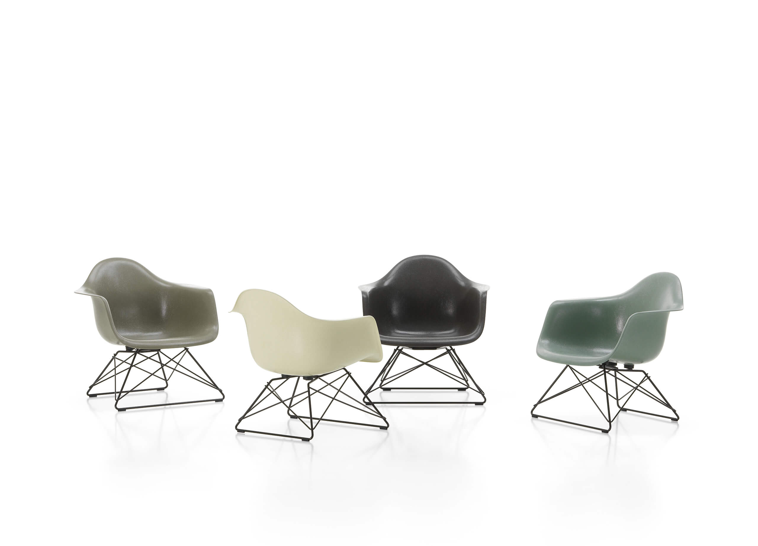 Eames Fiberglass Armchair LAR