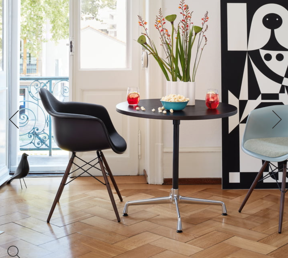 Eames Fiberglass Armchair DAW