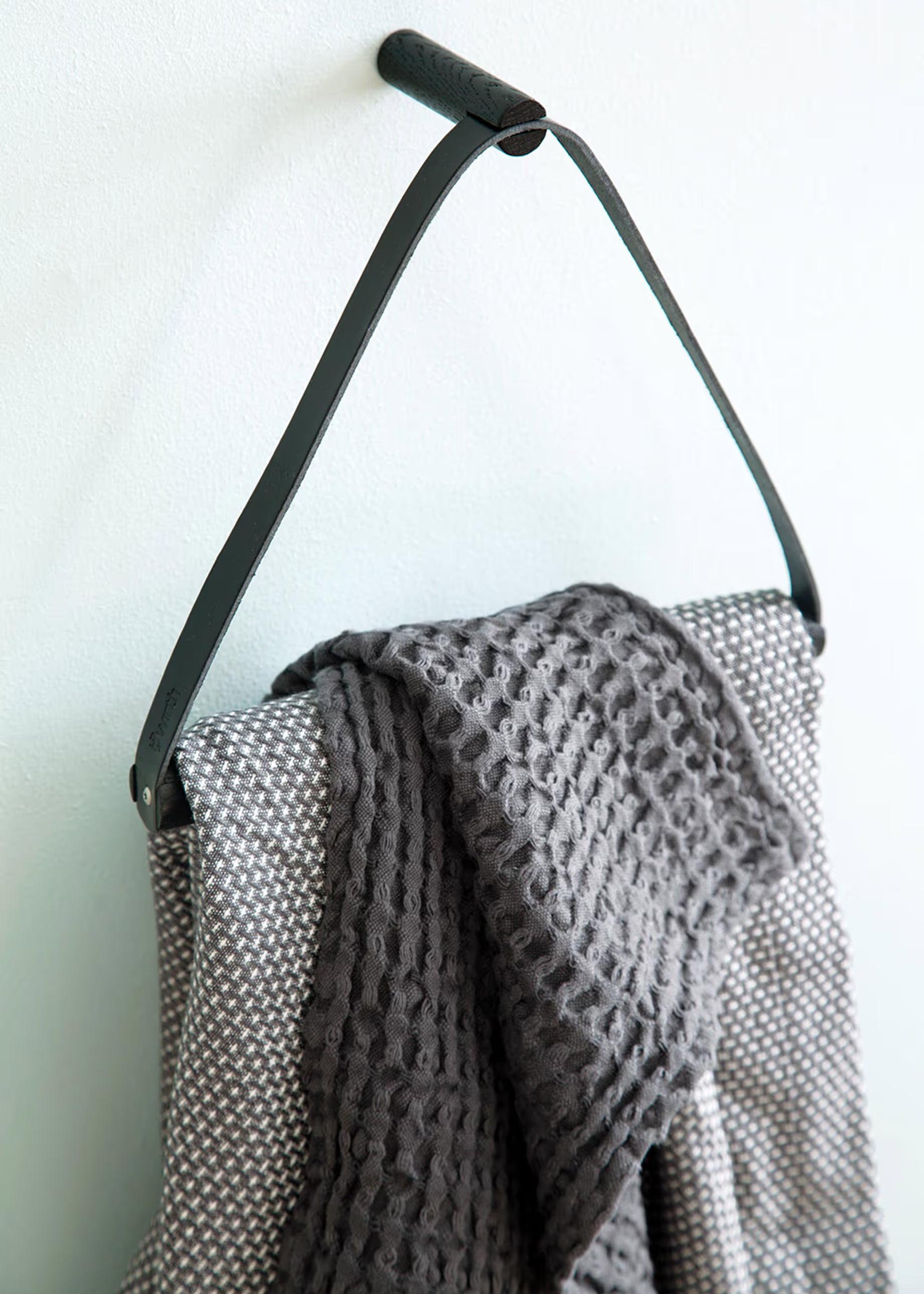 Black Towel Hanger – by Wirth | EKTA Handvaerk