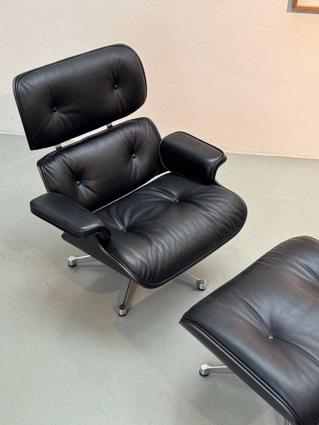 Eames Lounge Chair | QVEST Edition | Untergestell poliert