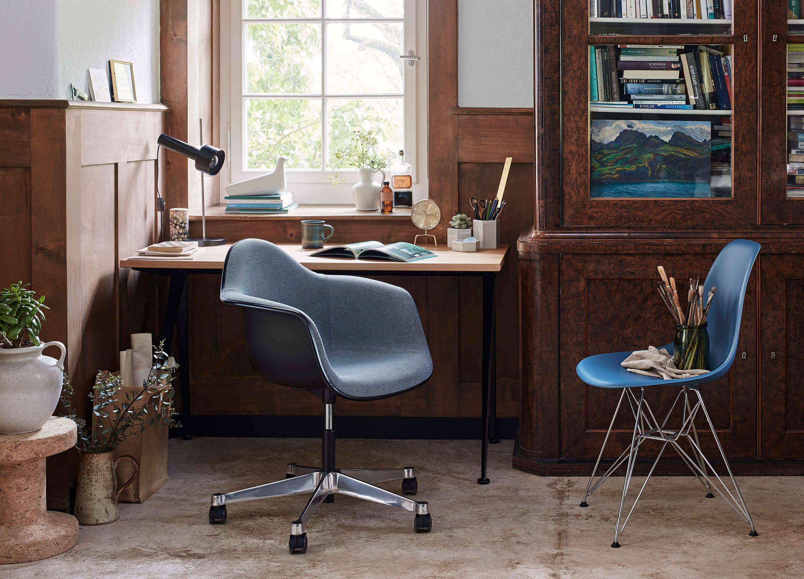 Eames Plastic Side Chair DSR
