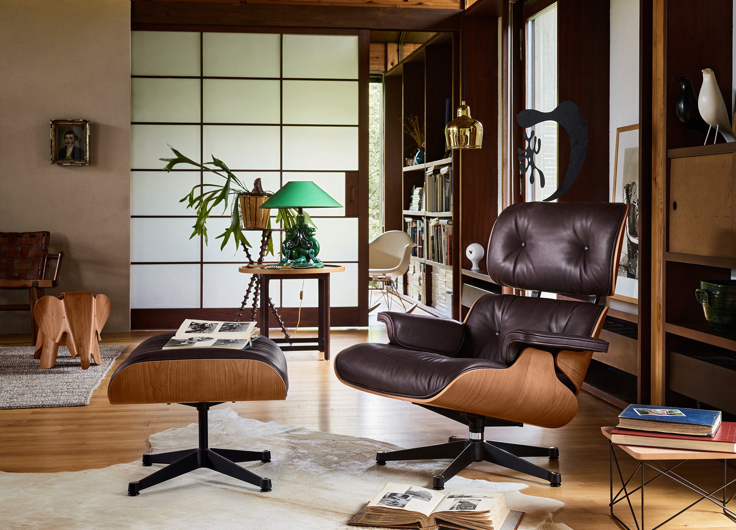 Eames Lounge Chair & Ottoman – amerikanischer Kirschbaum