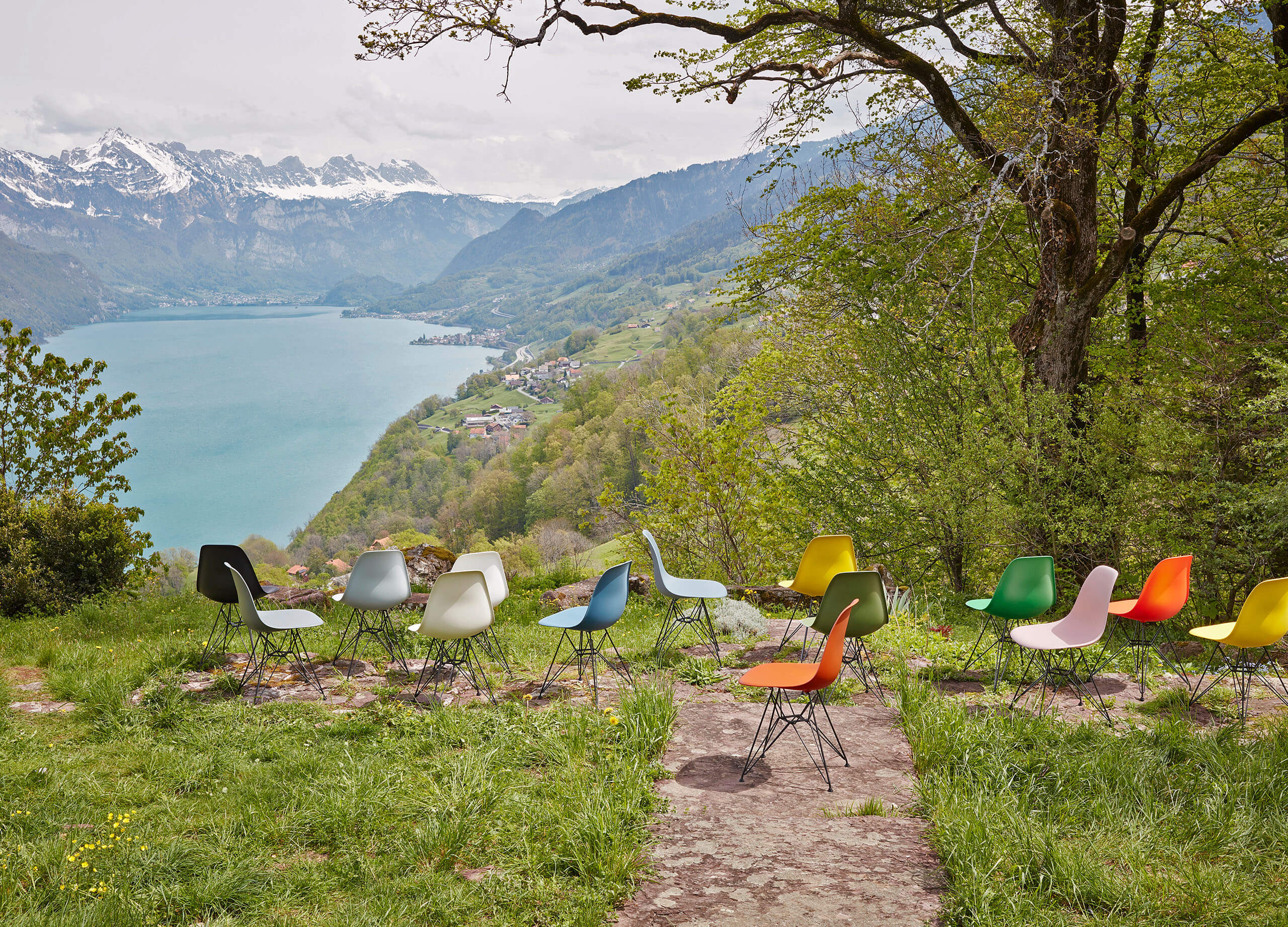 Eames Plastic Side Chair DSR
