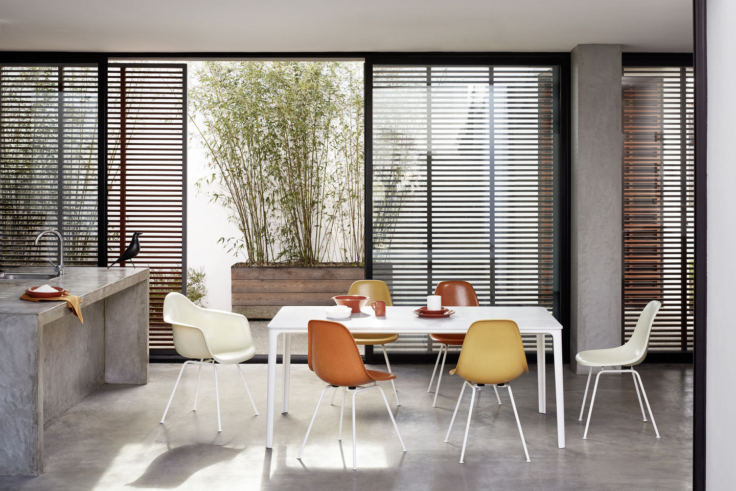 Eames Fiberglass Armchair DAX